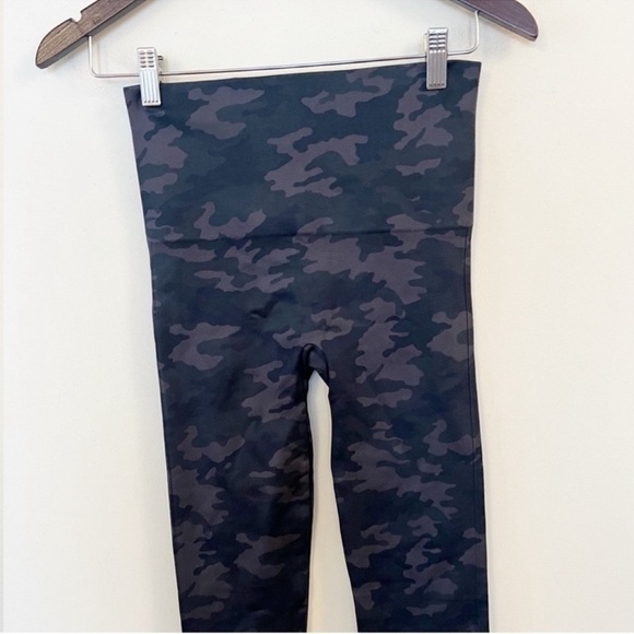 Spanx Blue Camo Seamless High Rise Leggings Size Small Ankle Fit Compression - Picture 2 of 7